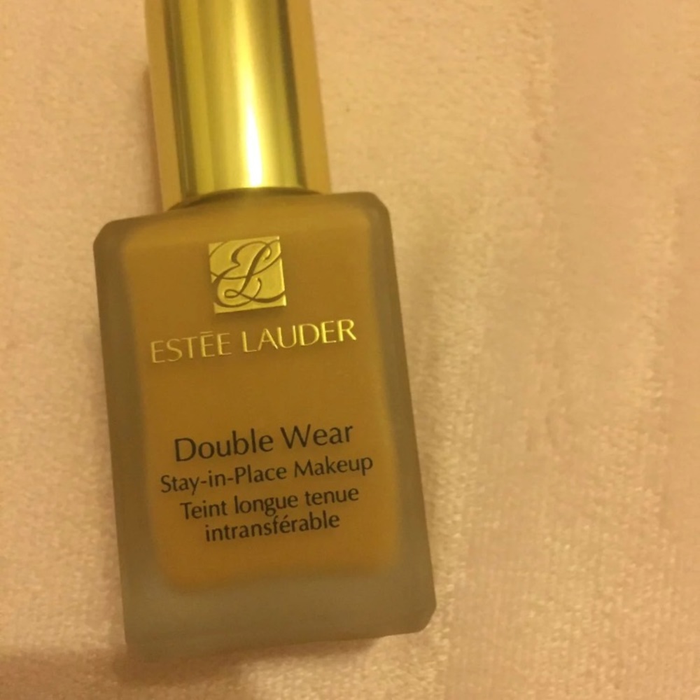 Estée Lauder Doublewear Foundation